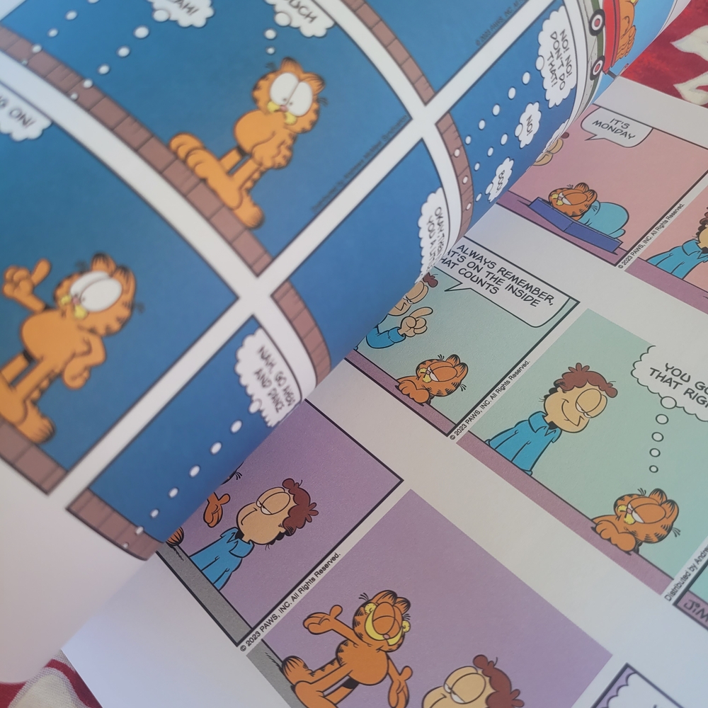 Garfield 'Bacon Me Drool' Coffee Table Book - Multicolor - Picture 7 of 11